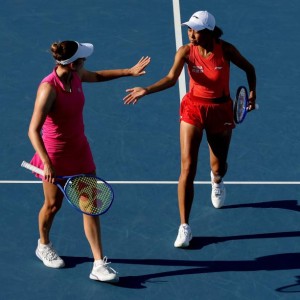 leyu-张帅/梅尔滕斯抢十救4赛点逆转 晋级迈阿密赛女双四强